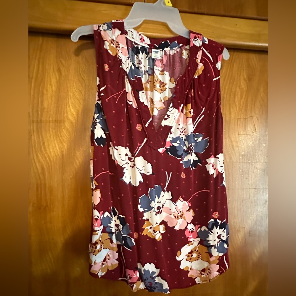 Sleeveless floral shirt